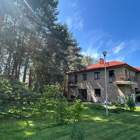 4 Winds Zephyrus 公寓 *